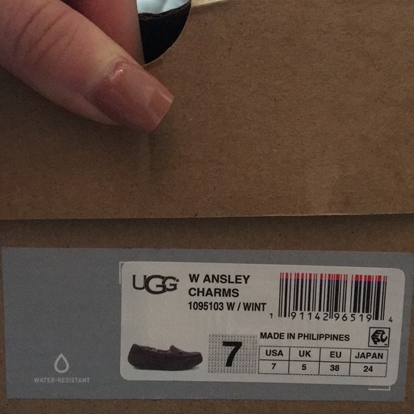 Slippers - Picture 2 of 4